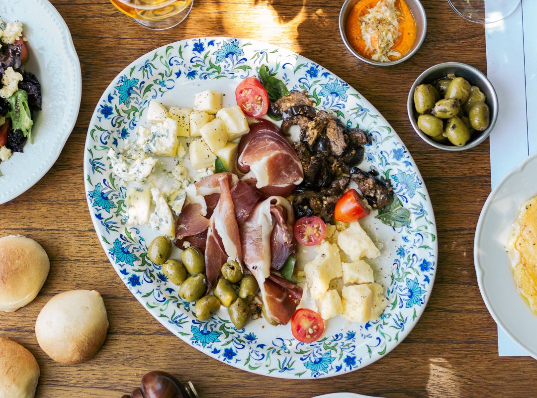 Antipasto preparado para compartir en Montecatini
